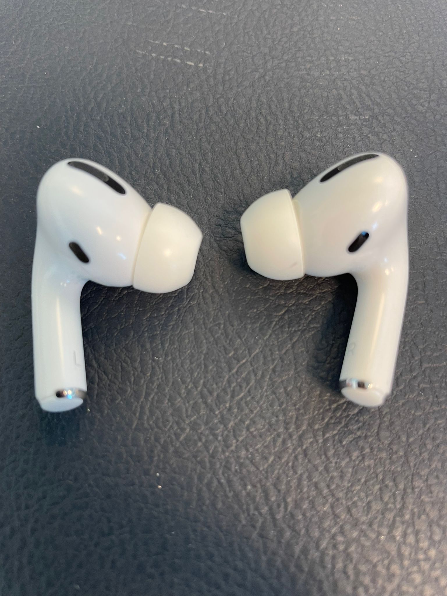 Apple Airpods Pro 1st Generation- Used - Image 4
