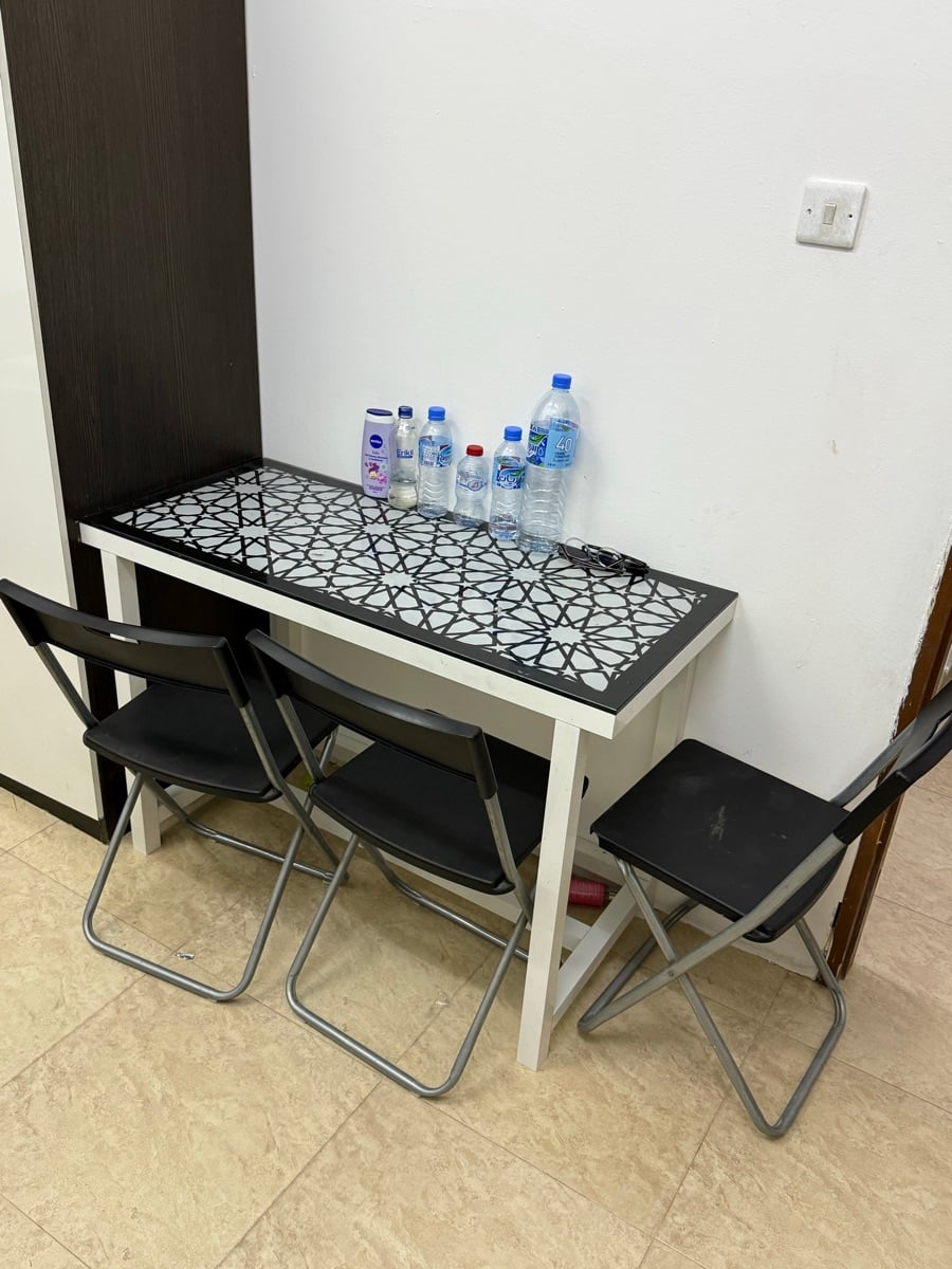 Table and chair - Image 2