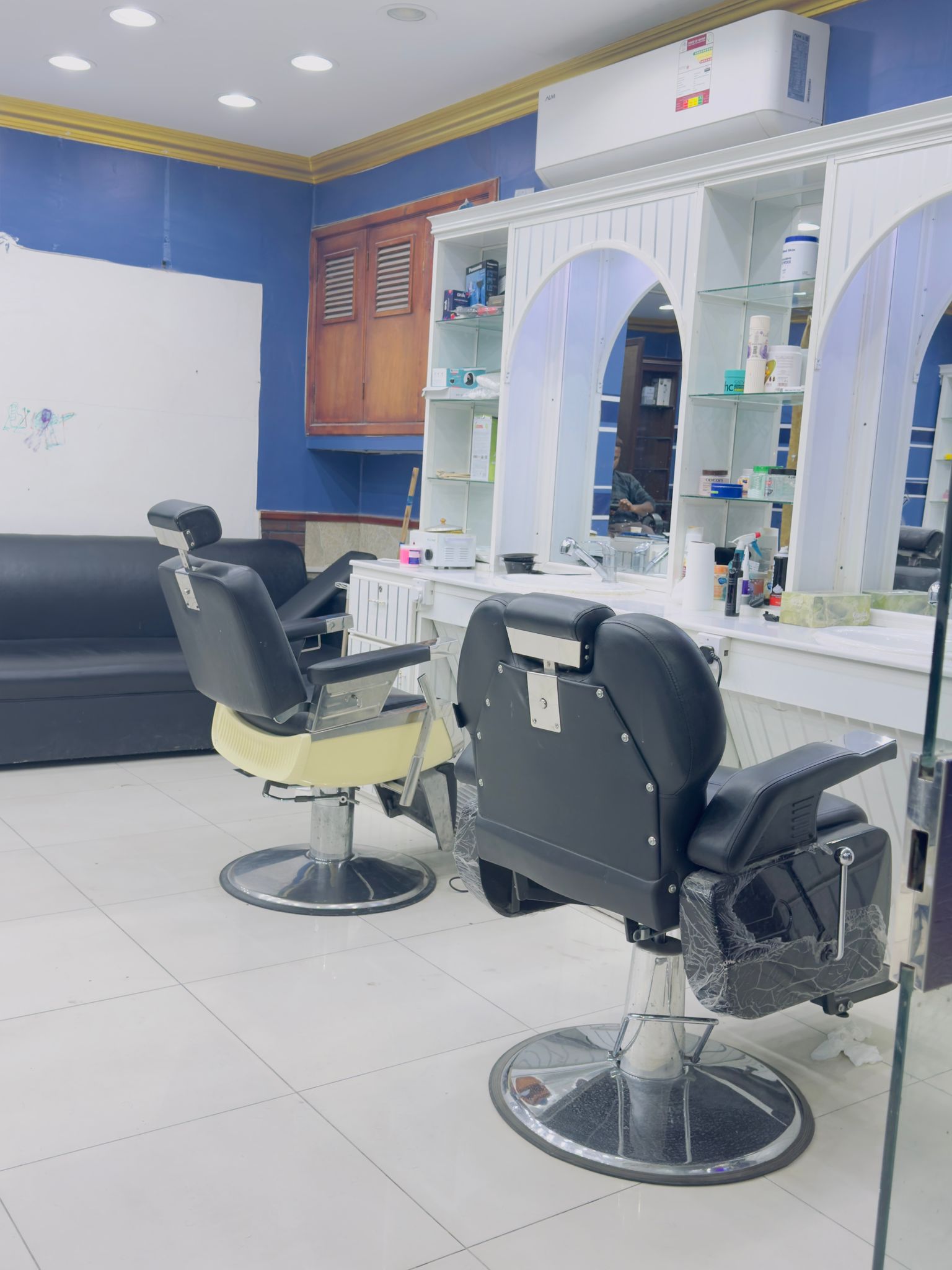 saloon materials for sale - Image 5