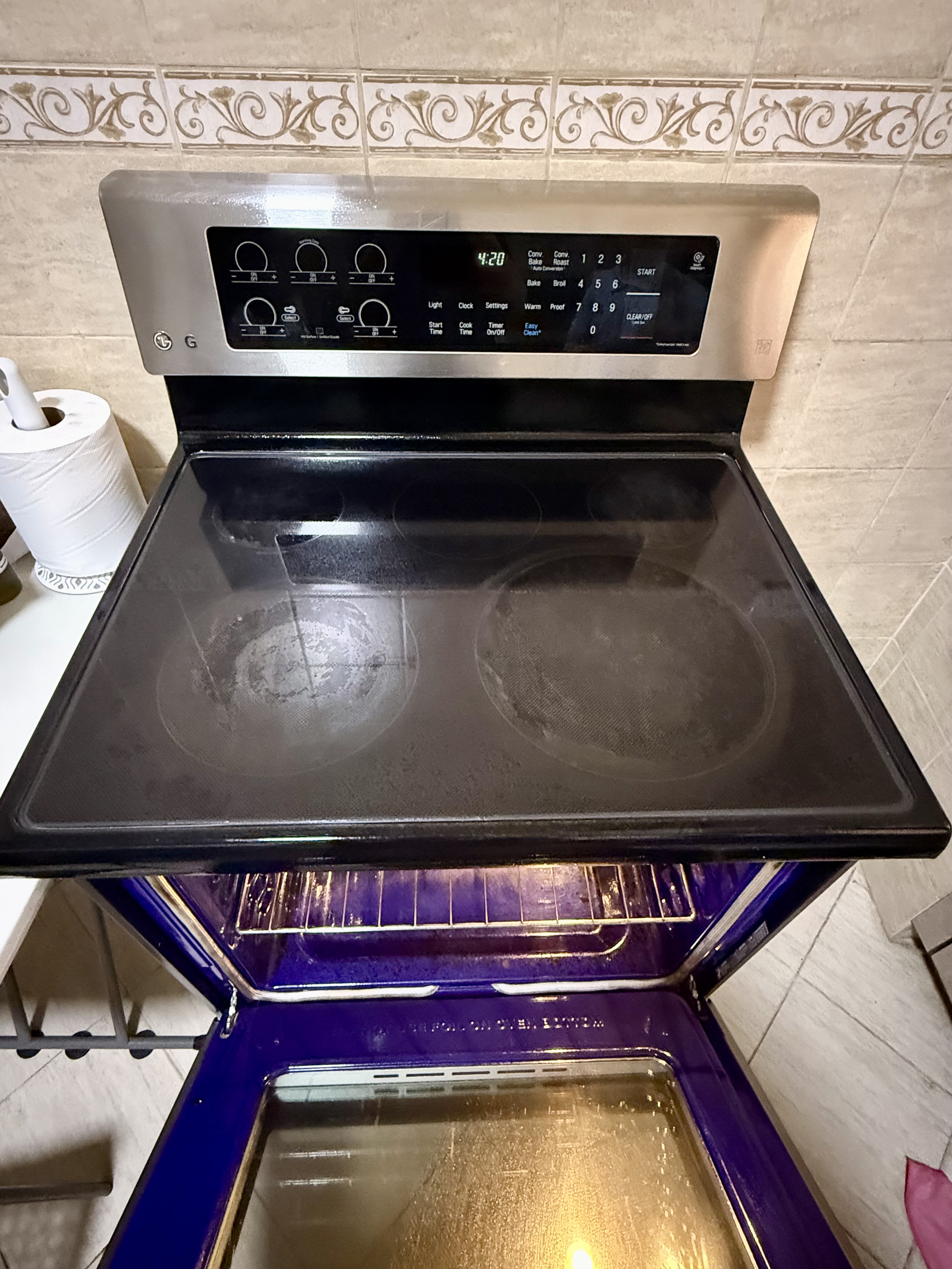 LG Electric Range - Image 3