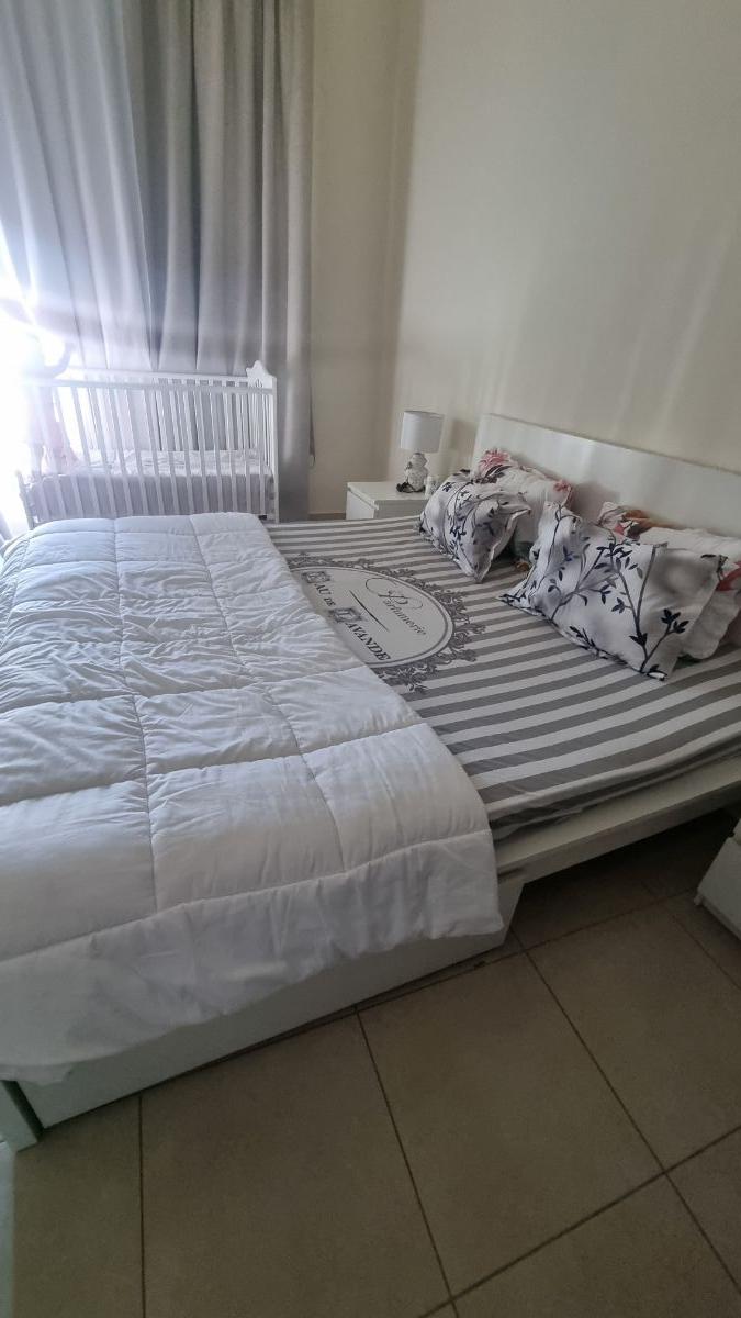 Bed with 2 tables - Image 1