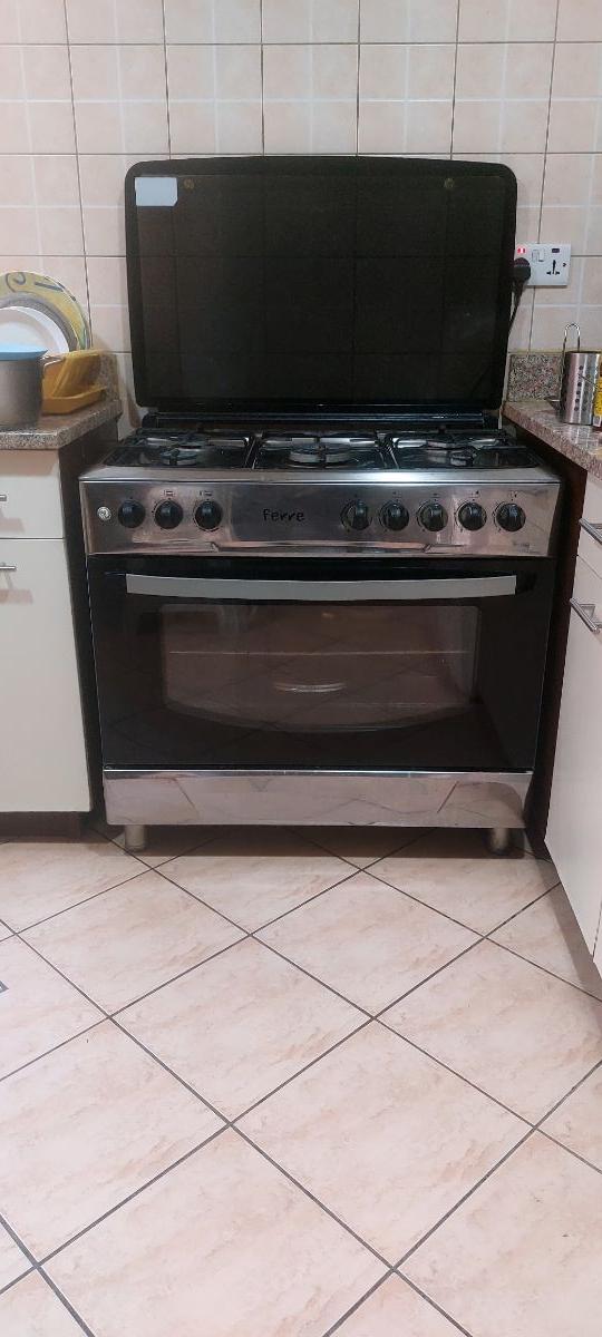 Microwave Oven and Stove with 5 burners - Image 3