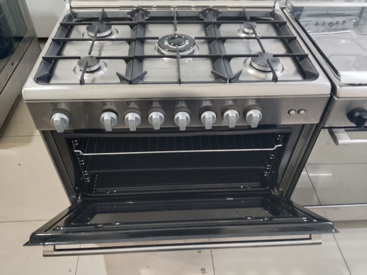 Gas stove for sale 90*60 made in Italy - Image 2