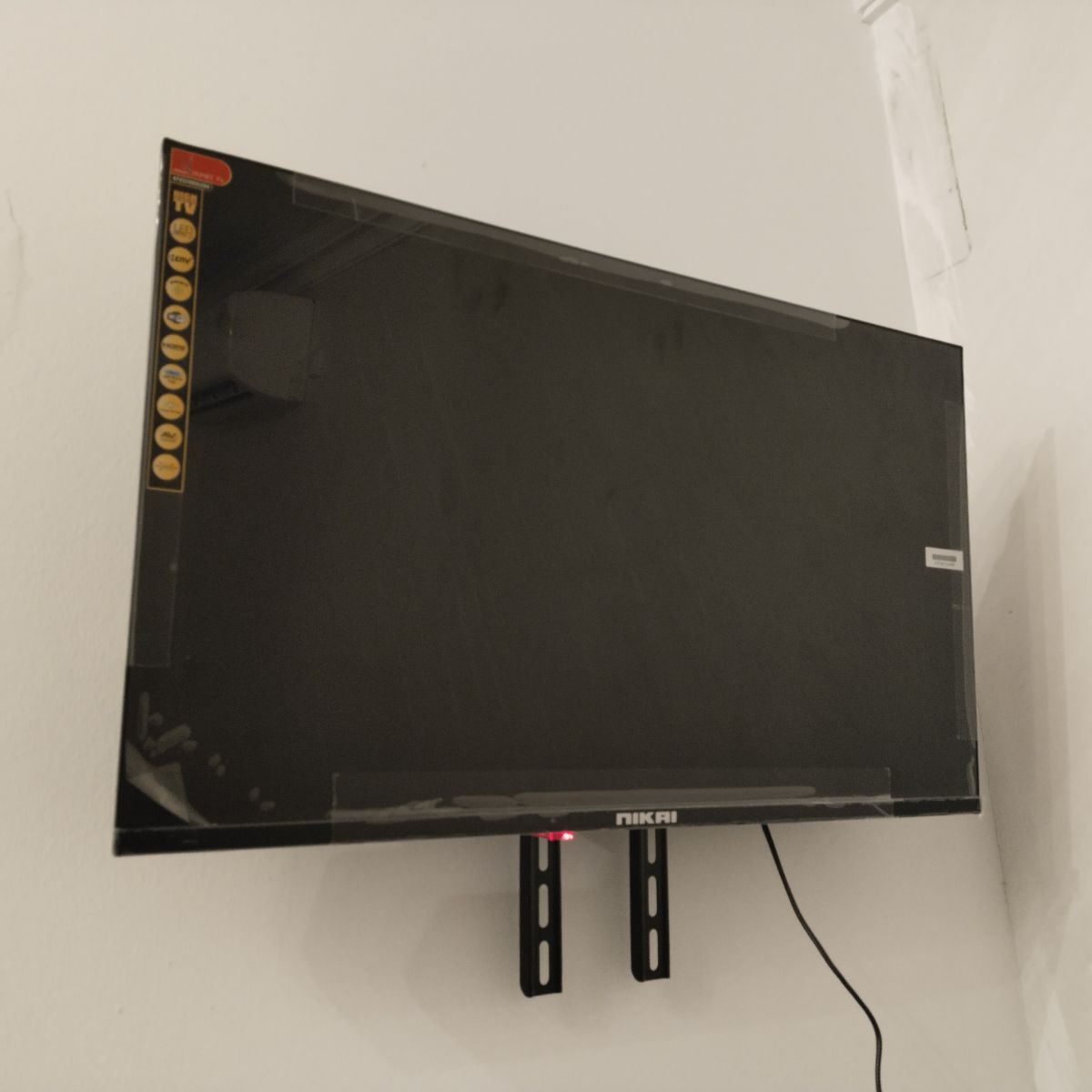 NIKAI Smart LED TV _32 inch. 3 months used.Brand new - Image 2