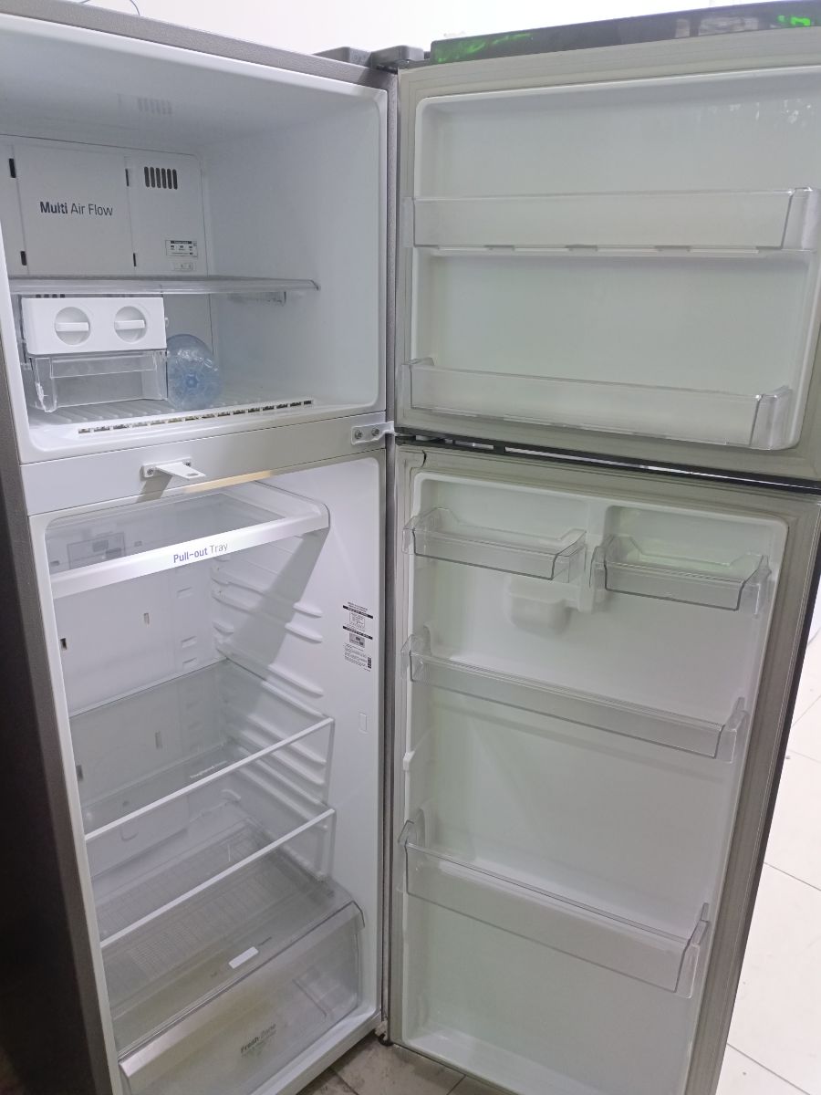 Lg refrigerator - Image 2