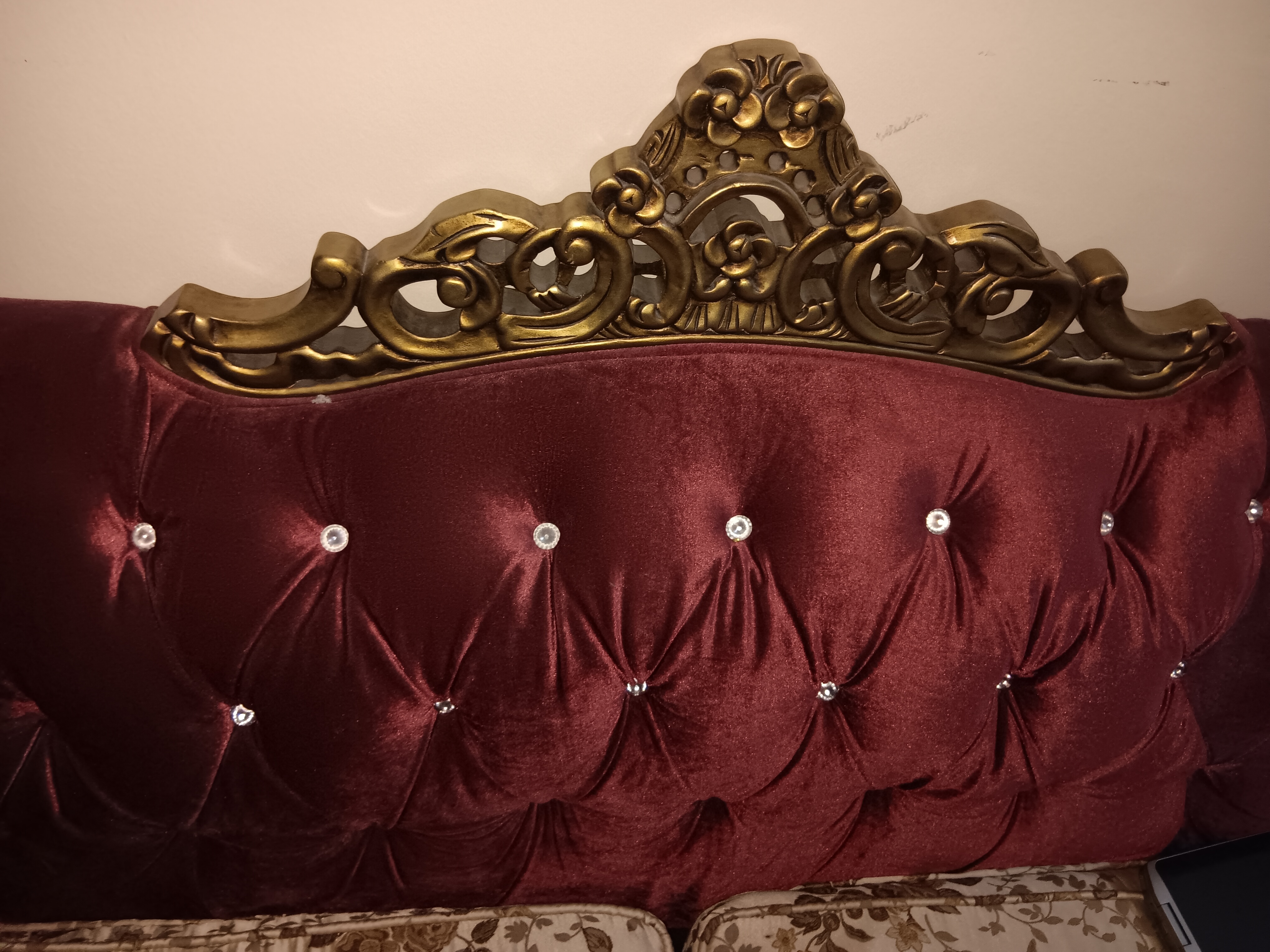 LUXURY SOFA 4 SALE 4 PCS طقم كنب فخم للبيع - Image 3