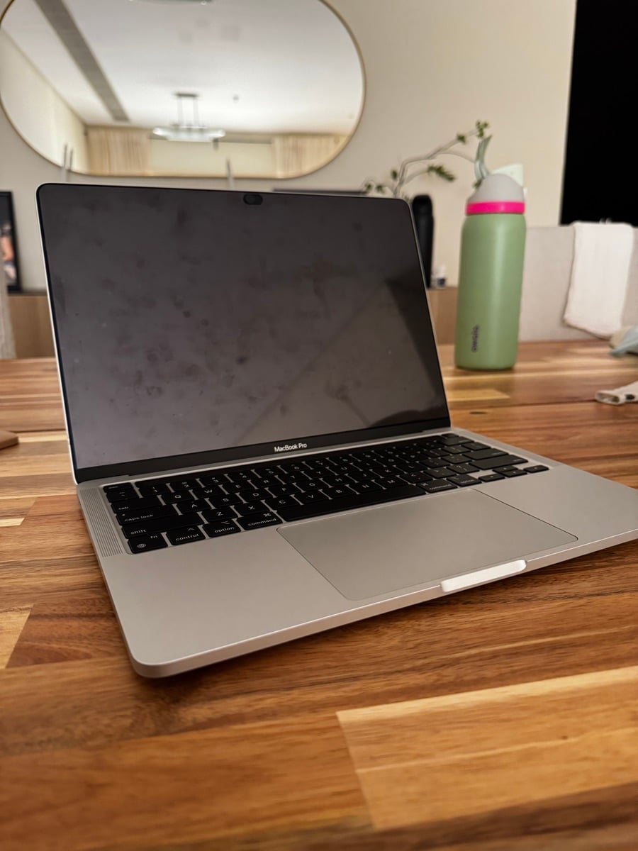 Macbook Pro M1 2020 w/ Touchbar - Image 2