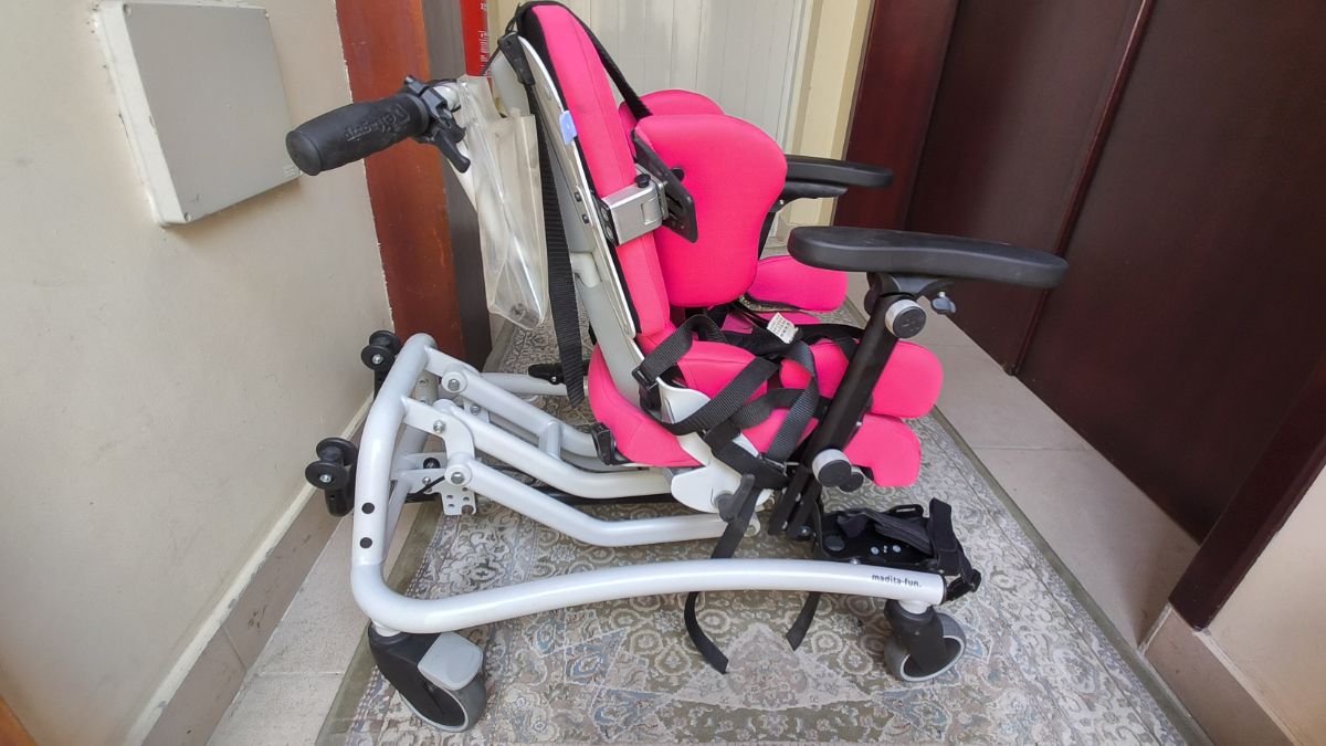 Children's wheelchair for home - Image 2