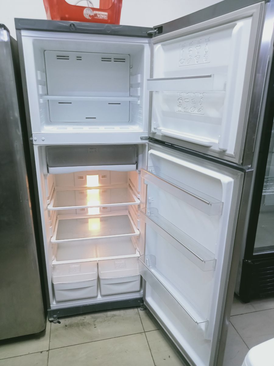 Ariston refrigerator for sale - Image 2