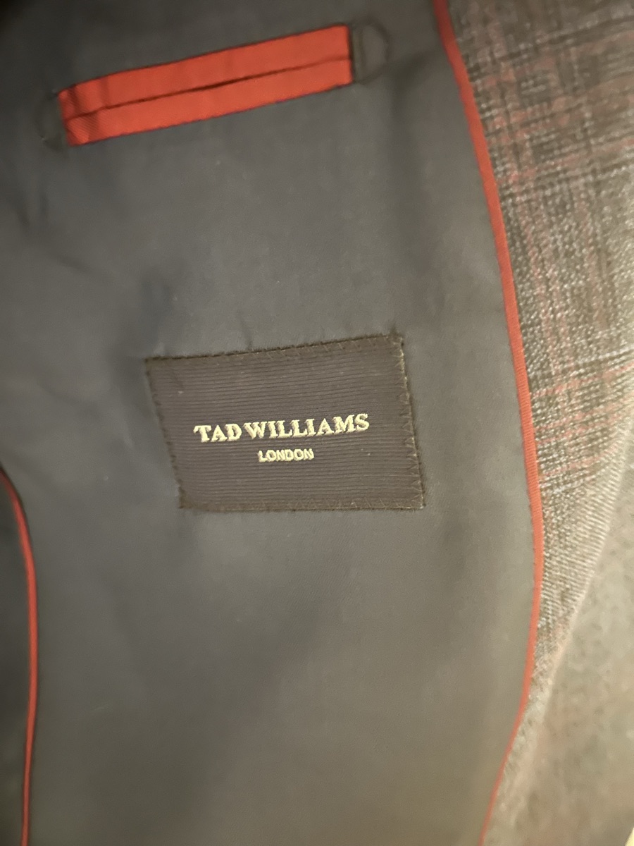 Men’s Suit - Medium (3 free ties) - Image 6