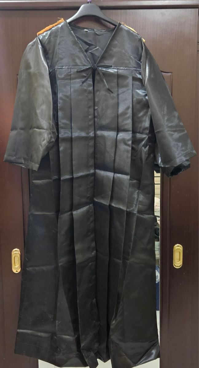 Graduation gown - Image 4