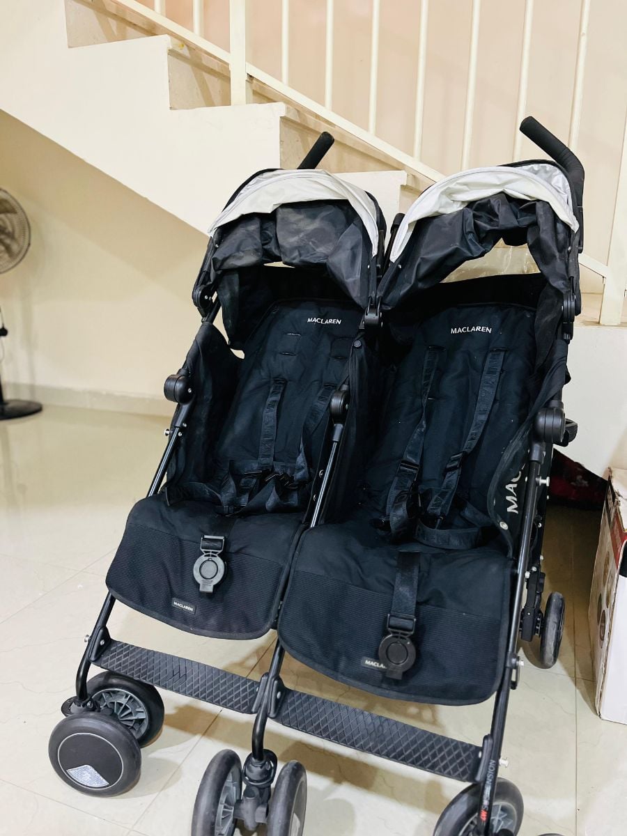 Maclaren twin stroller - Image 1