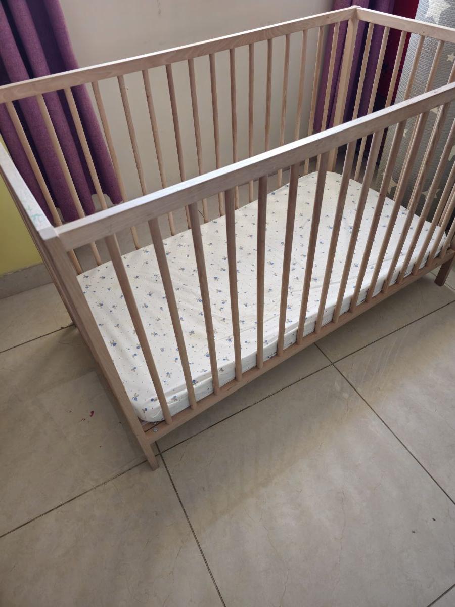 Baby cot - Image 4