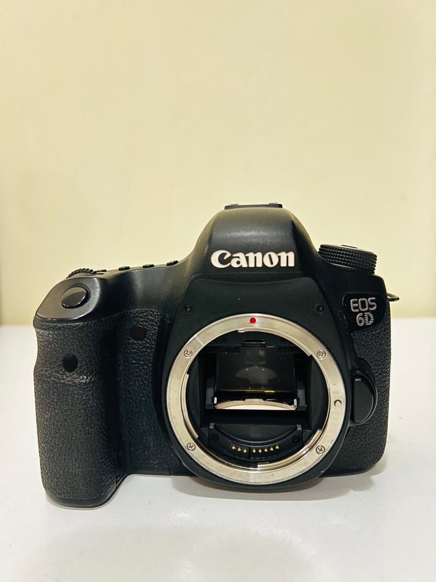 Canon 6D with Lens 24-105 mark 2 USM LM - Image 1