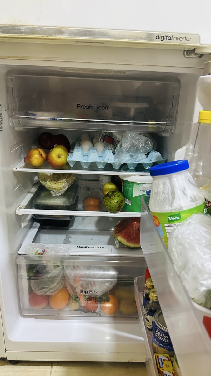 SAMSUNG Refrigerator 270 Litres for Sale - Image 4