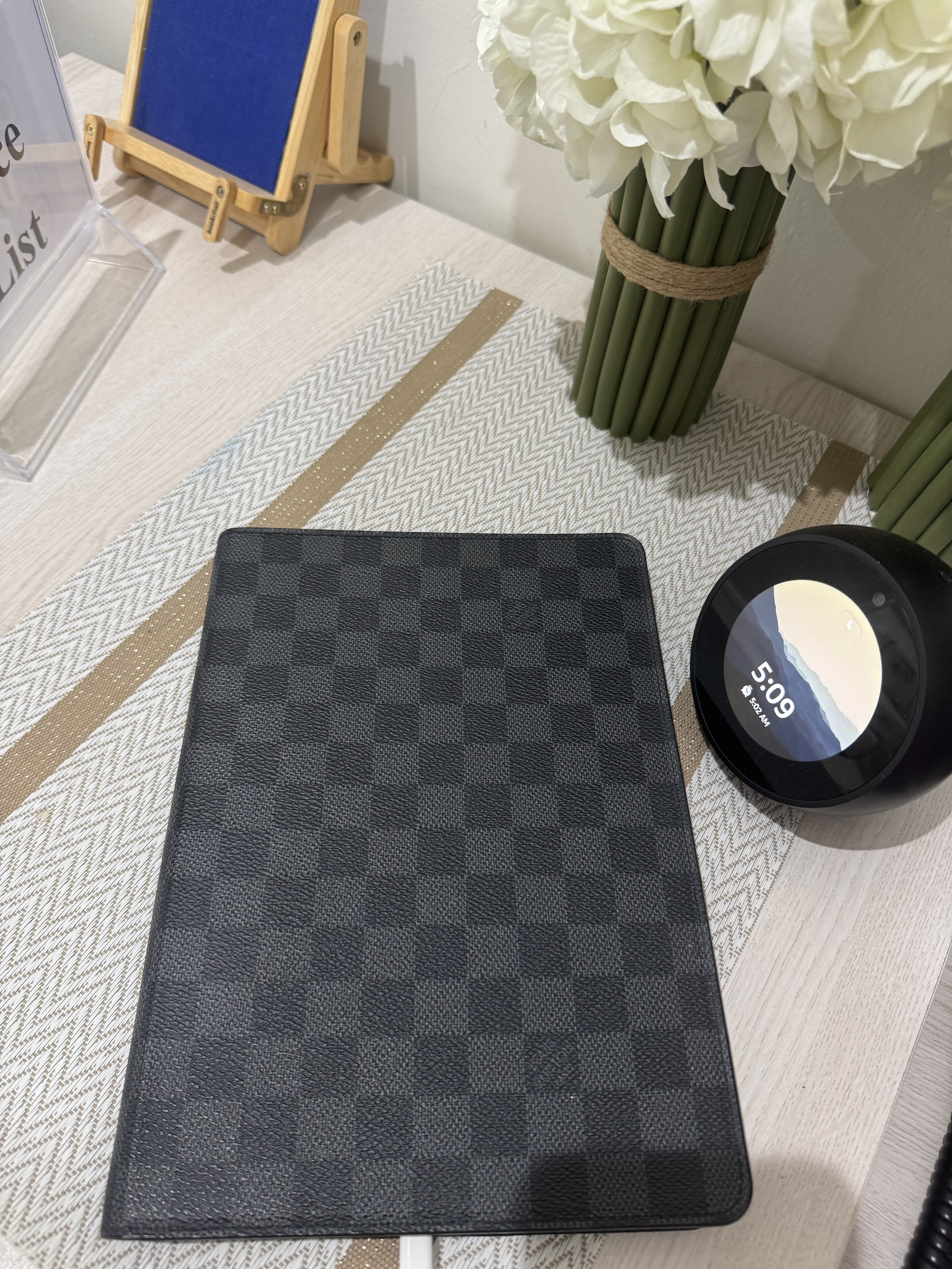 Ipad & Louis Vuitton case - Image 8