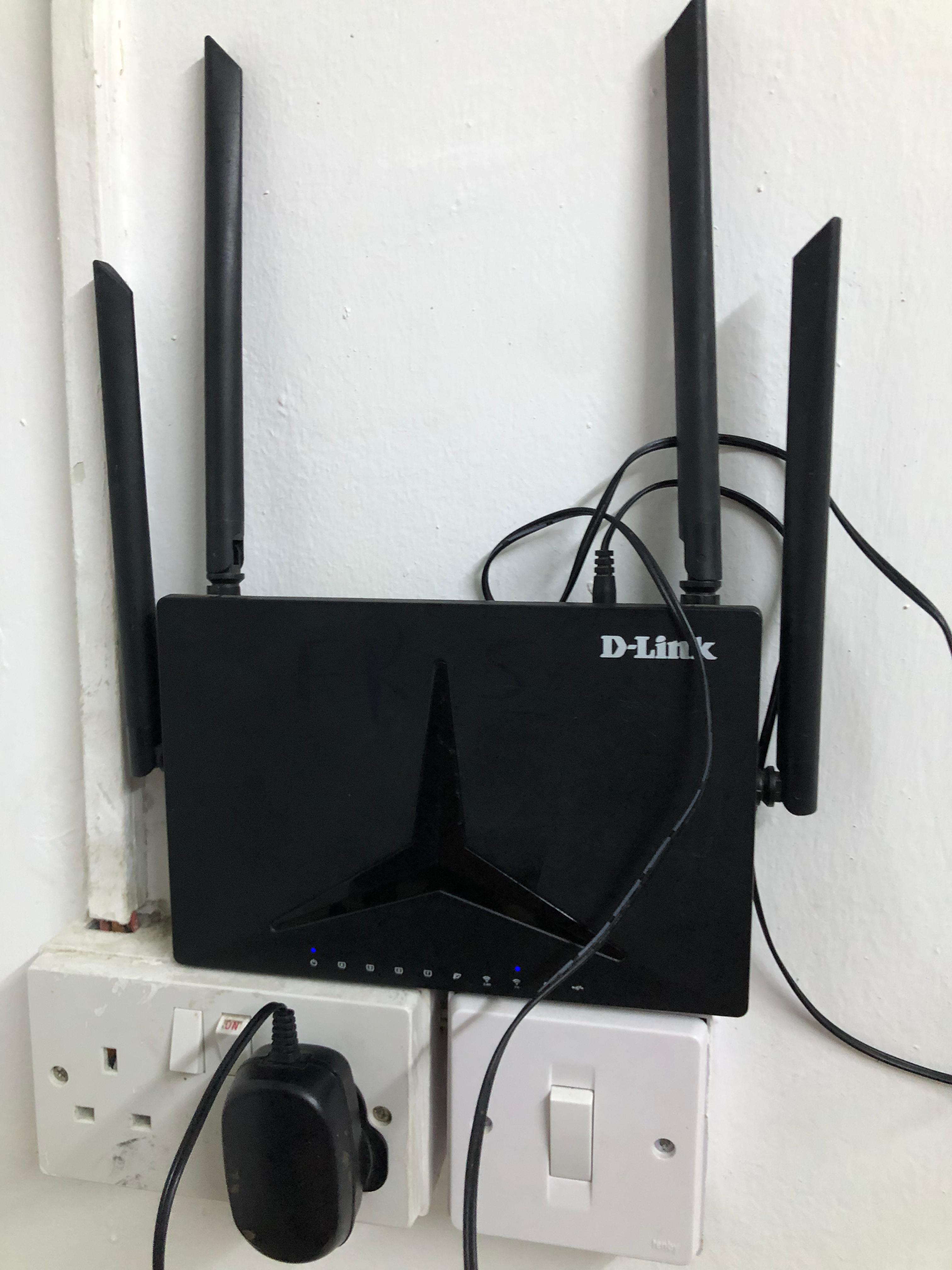 D-Link Router | Dual Band | Up to 1200 Mbps | Wi-Fi Extender Mode | Ready to Use! - Image 1