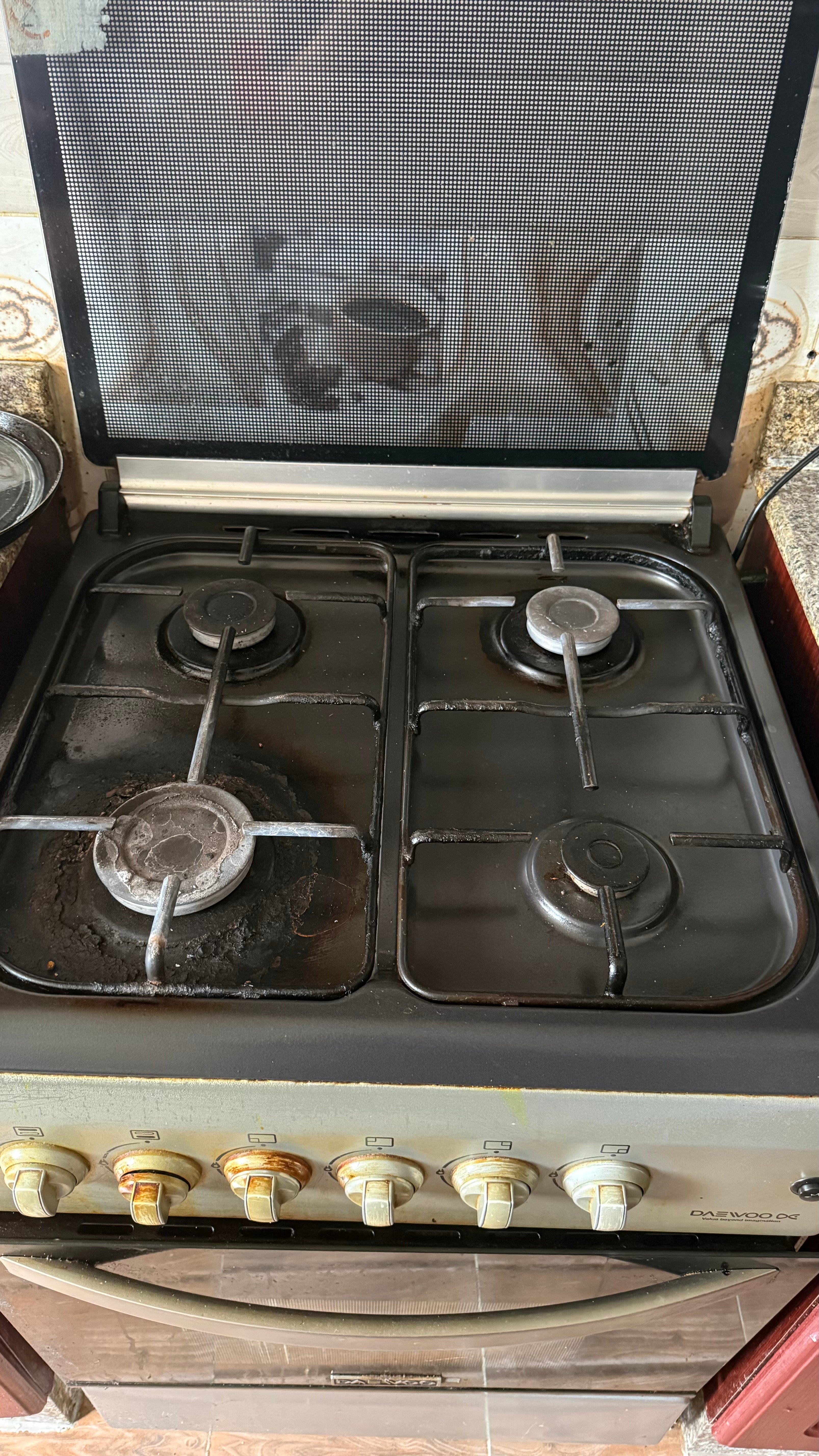 Oven with 4burner - Image 1