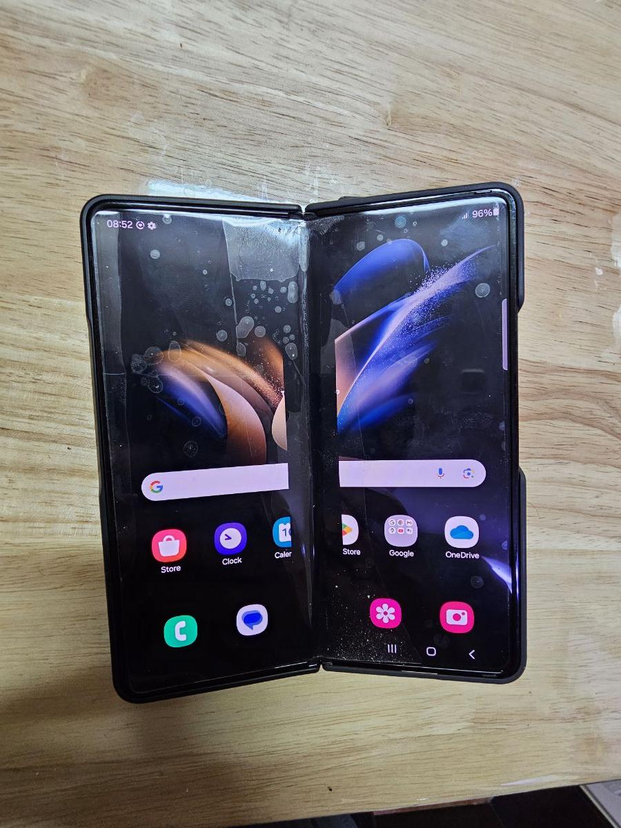 Galaxy Z fold 4 - Image 3