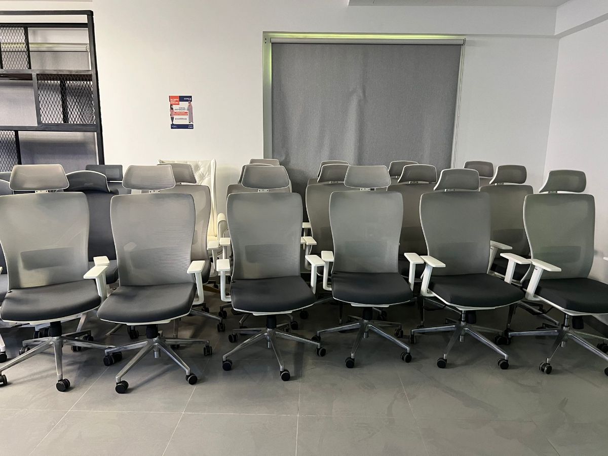 Used office furniture buy sell in Qatar 55157083 - Image 12