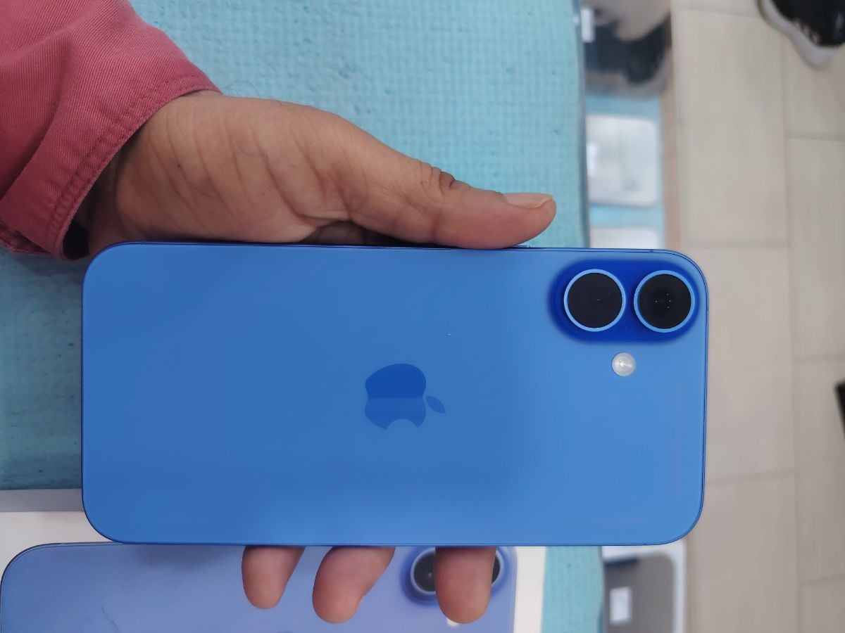 I phone 16 plus 128gb ultramarine color - Image 3