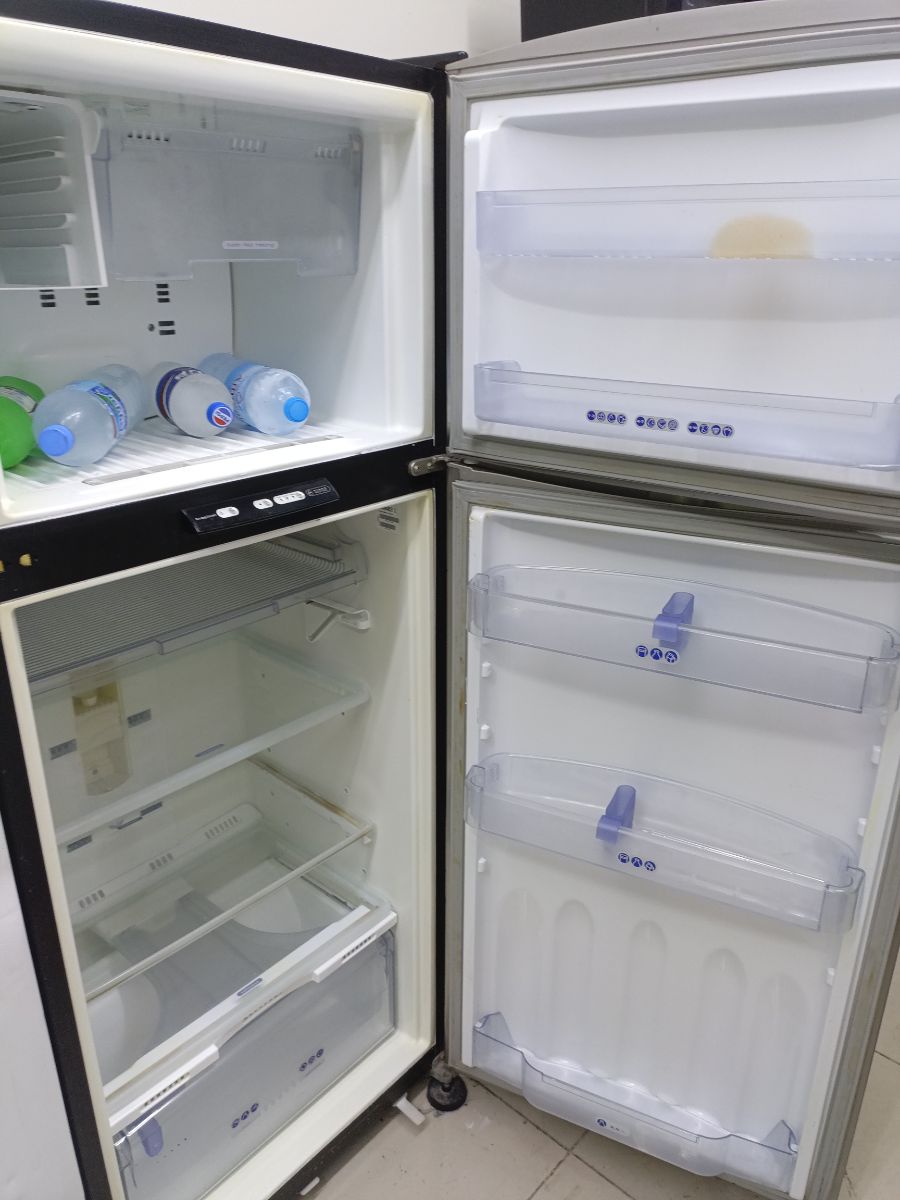 Whirlpool refrigerator - Image 2