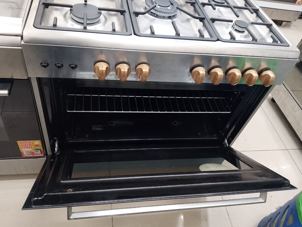 Italy brand gas stove for sale 90*60 - Image 1