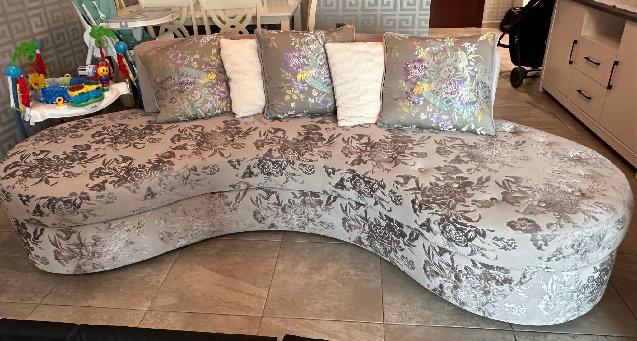 Curved Sofa perfect condition - Image 2