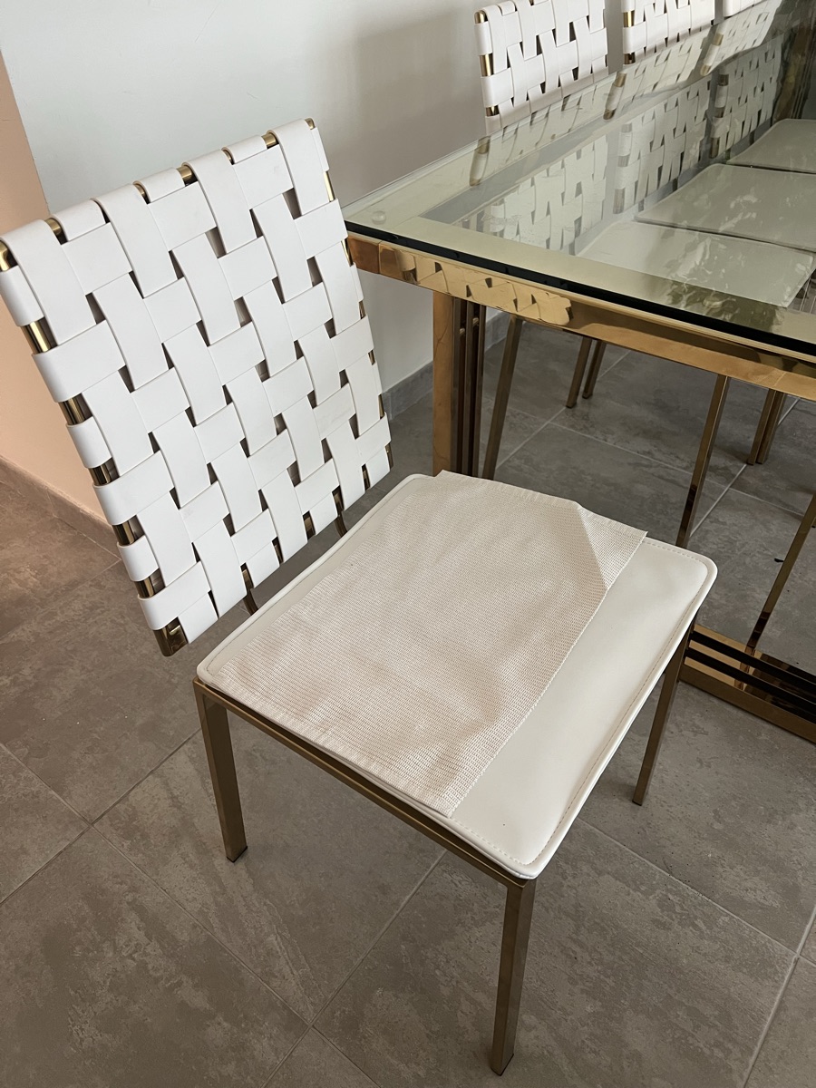 Glass dining table - Image 3