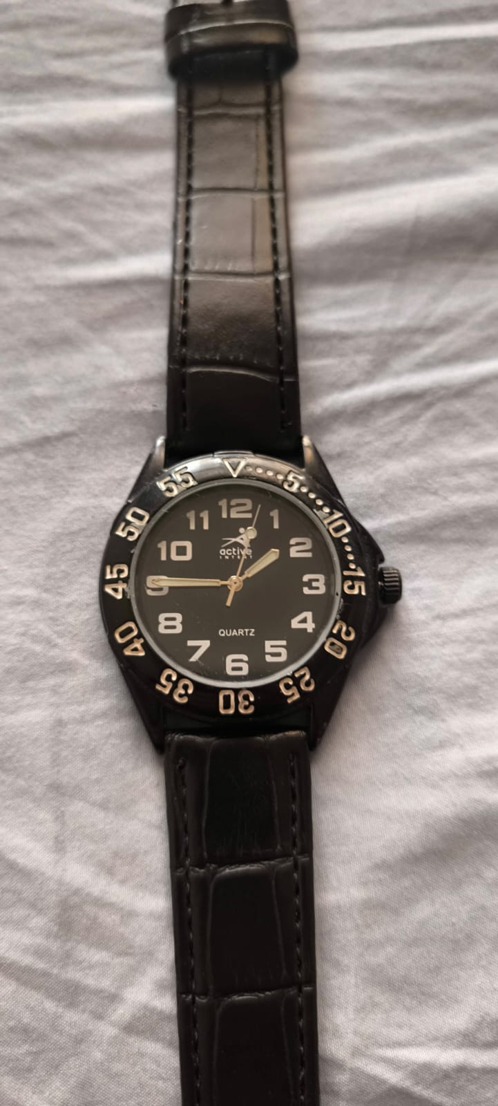 Men watch and women watch  - Image 19