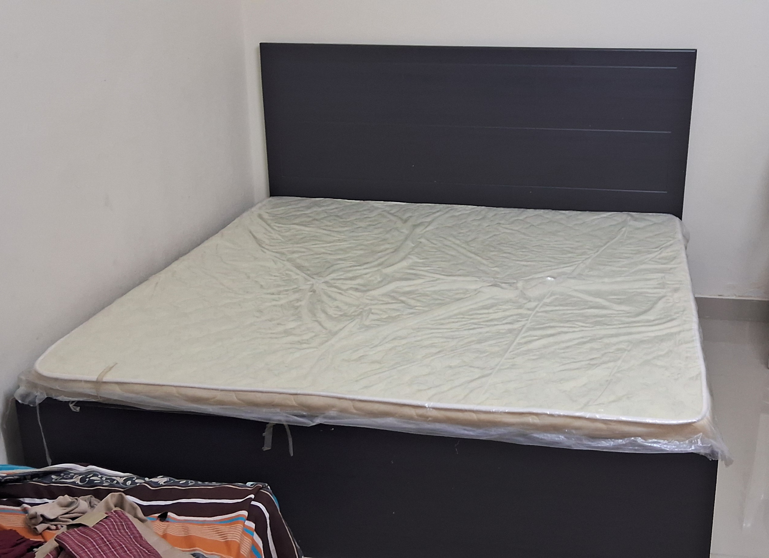 Bed with matress - Image 2
