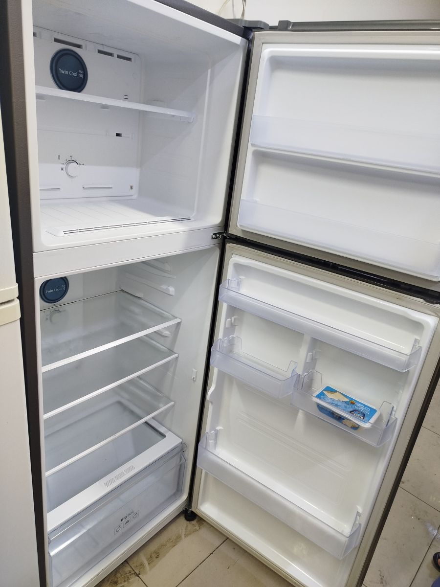 Samsung silver same new condition refrigerator for sale - Image 4