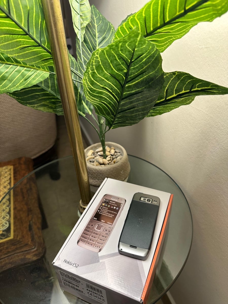 Old Nokia Classic phones. Free delivery - Image 14