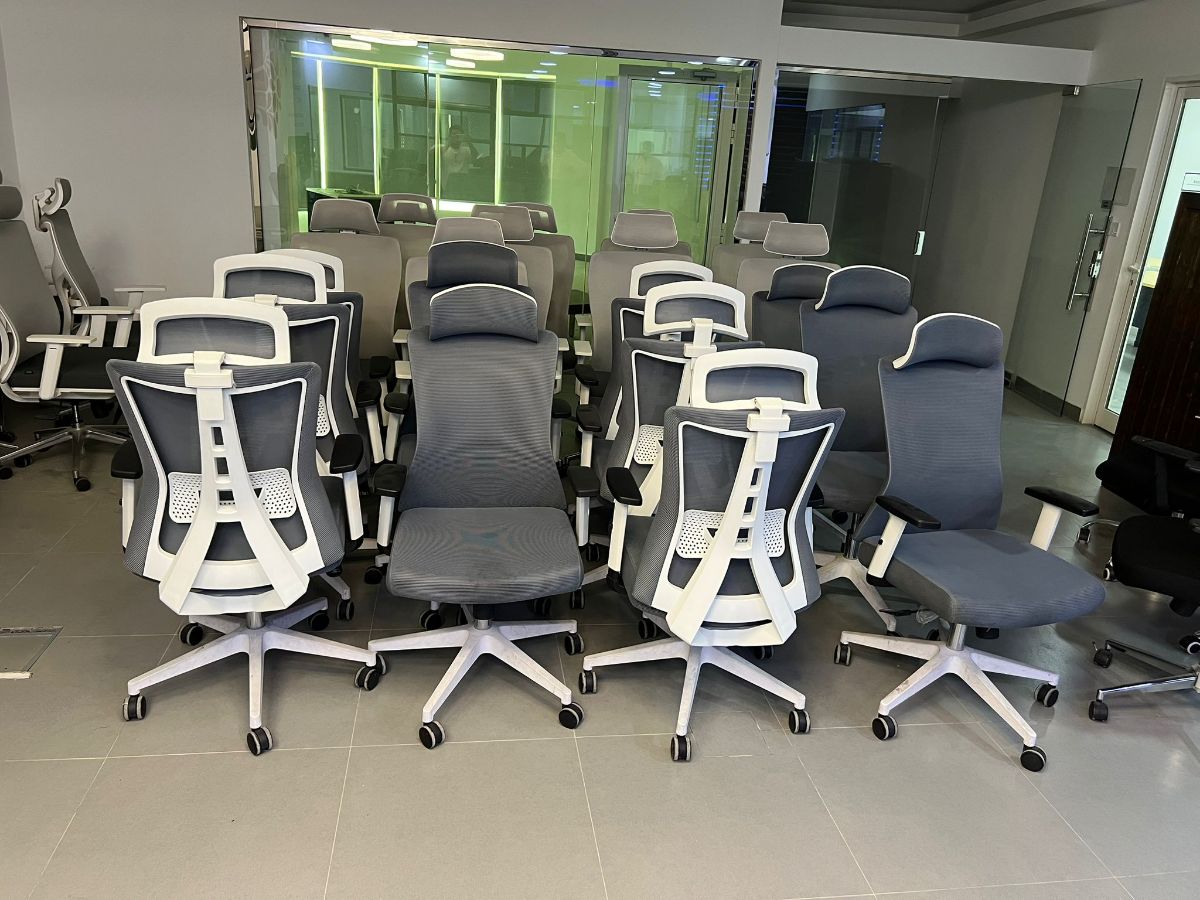 Used office desk and chair buy sell in qatar 55157083 - Image 5