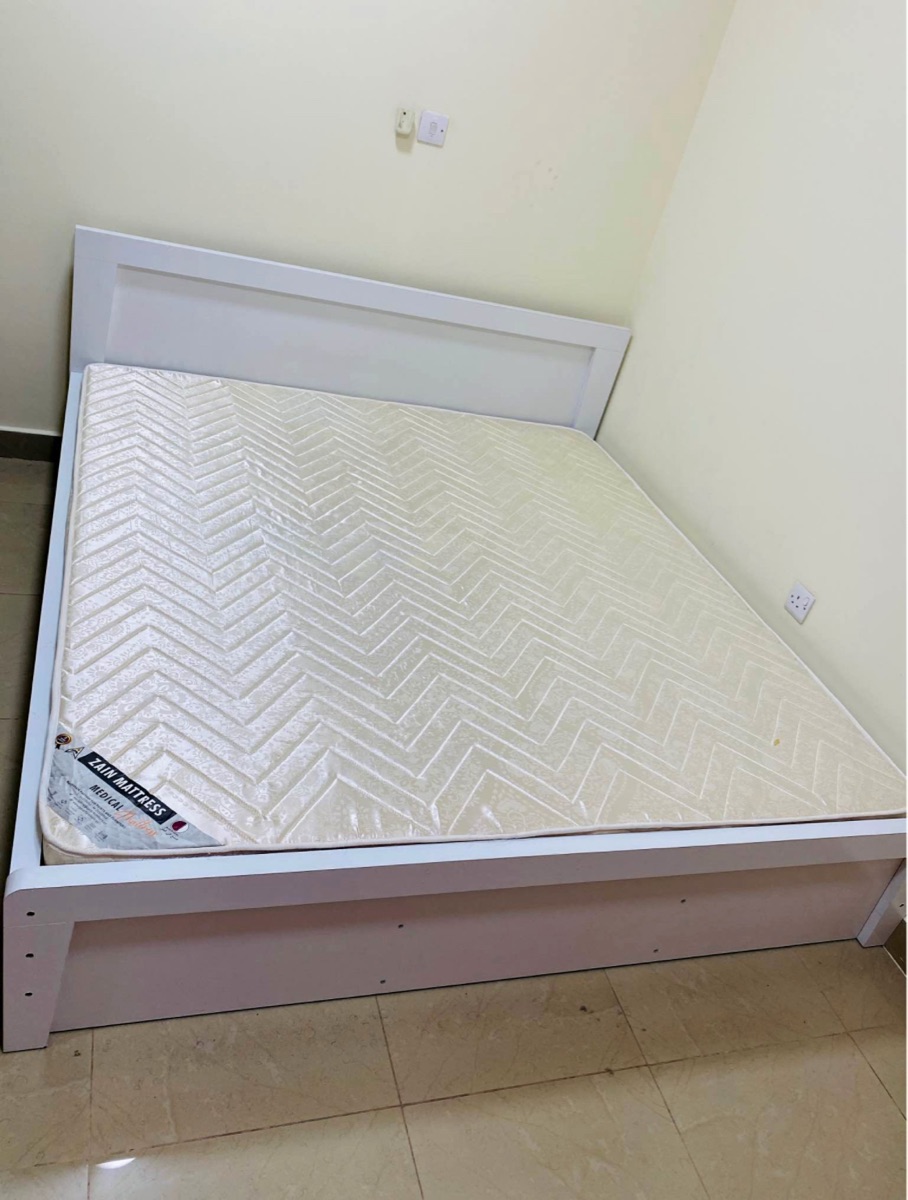 Homebox less used bed and mattress - Image 1