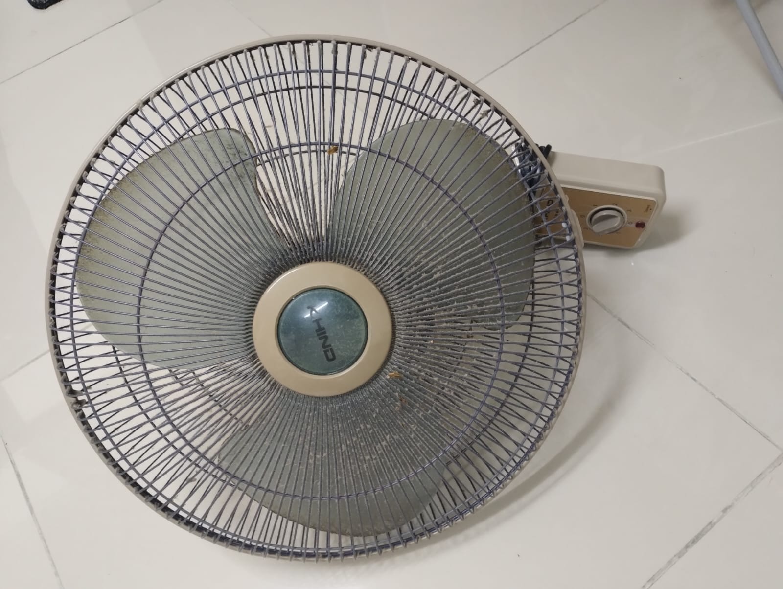Mixer & Wall mounted Fan - Total 125 QAR - Image 2