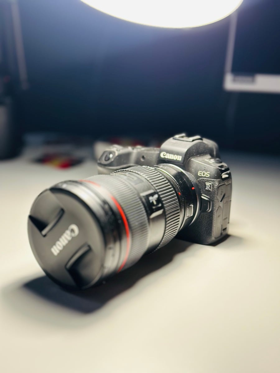 Canon EOS R Mirrorless Camera with 24-70mm f/2.8 lens Mint Condition - Image 3