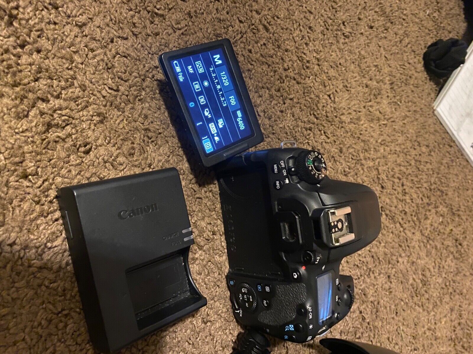 canon 77D - Image 1