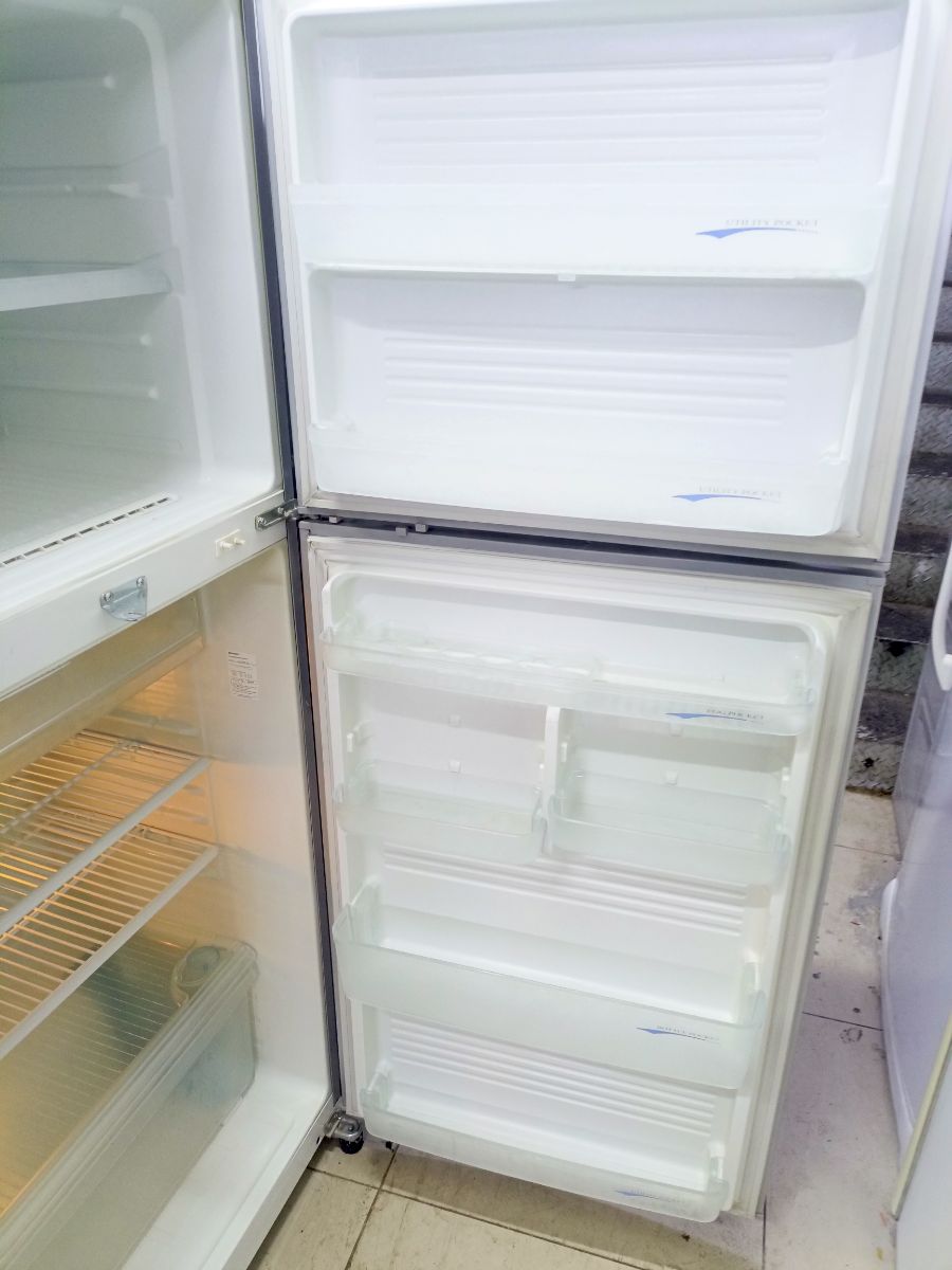 Sharp refrigerator - Image 2