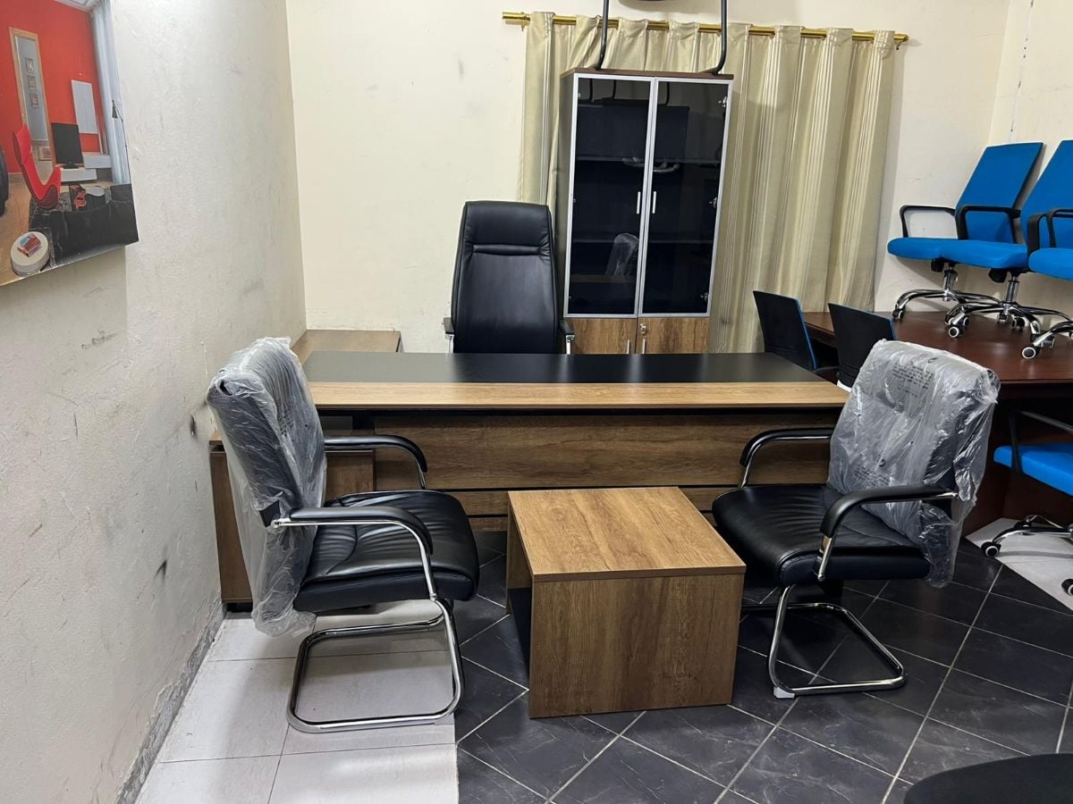 Used office desk and chair buy sell in qatar 55157083 - Image 1