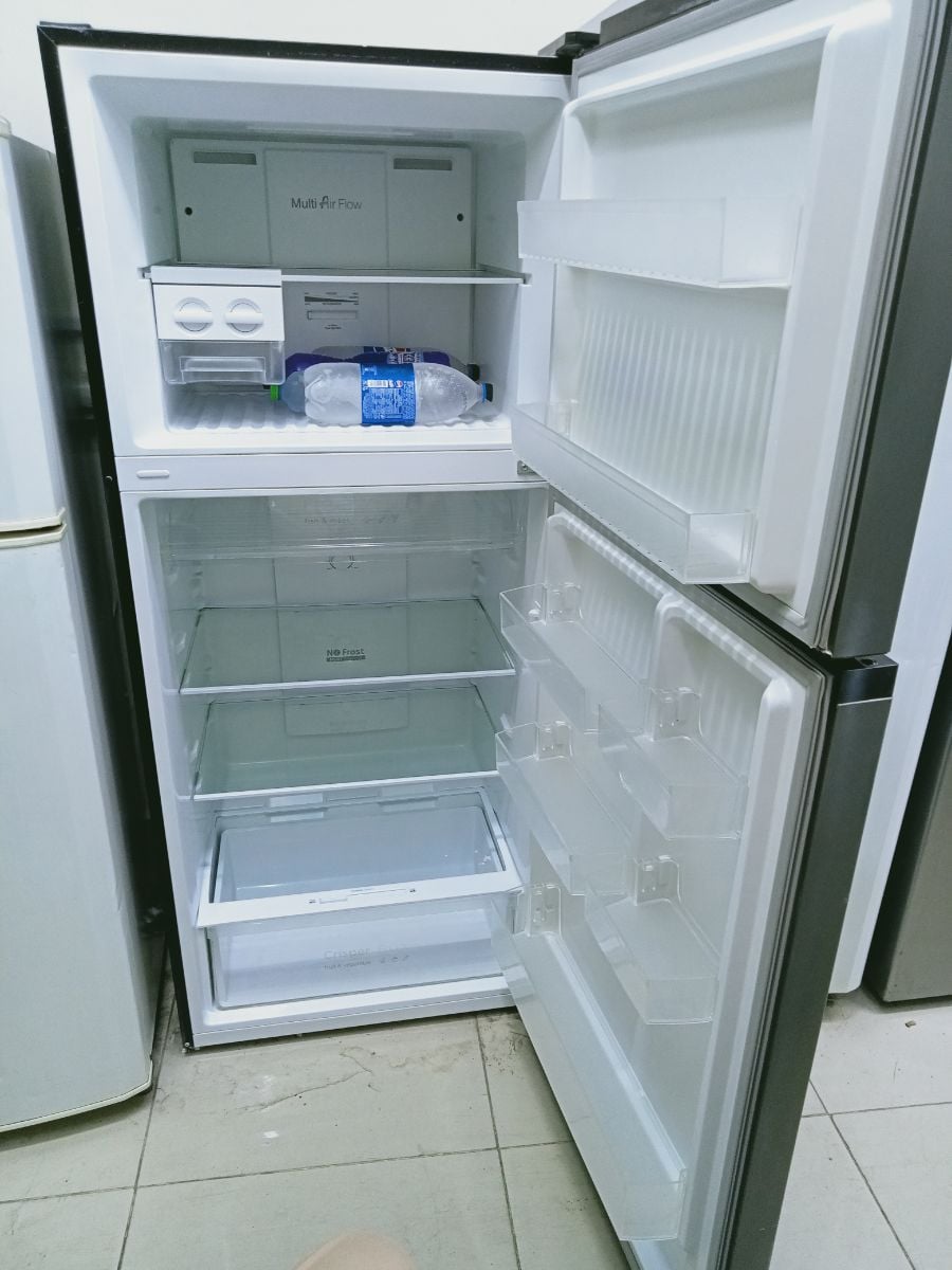 Refrigerator available for sale - Image 2
