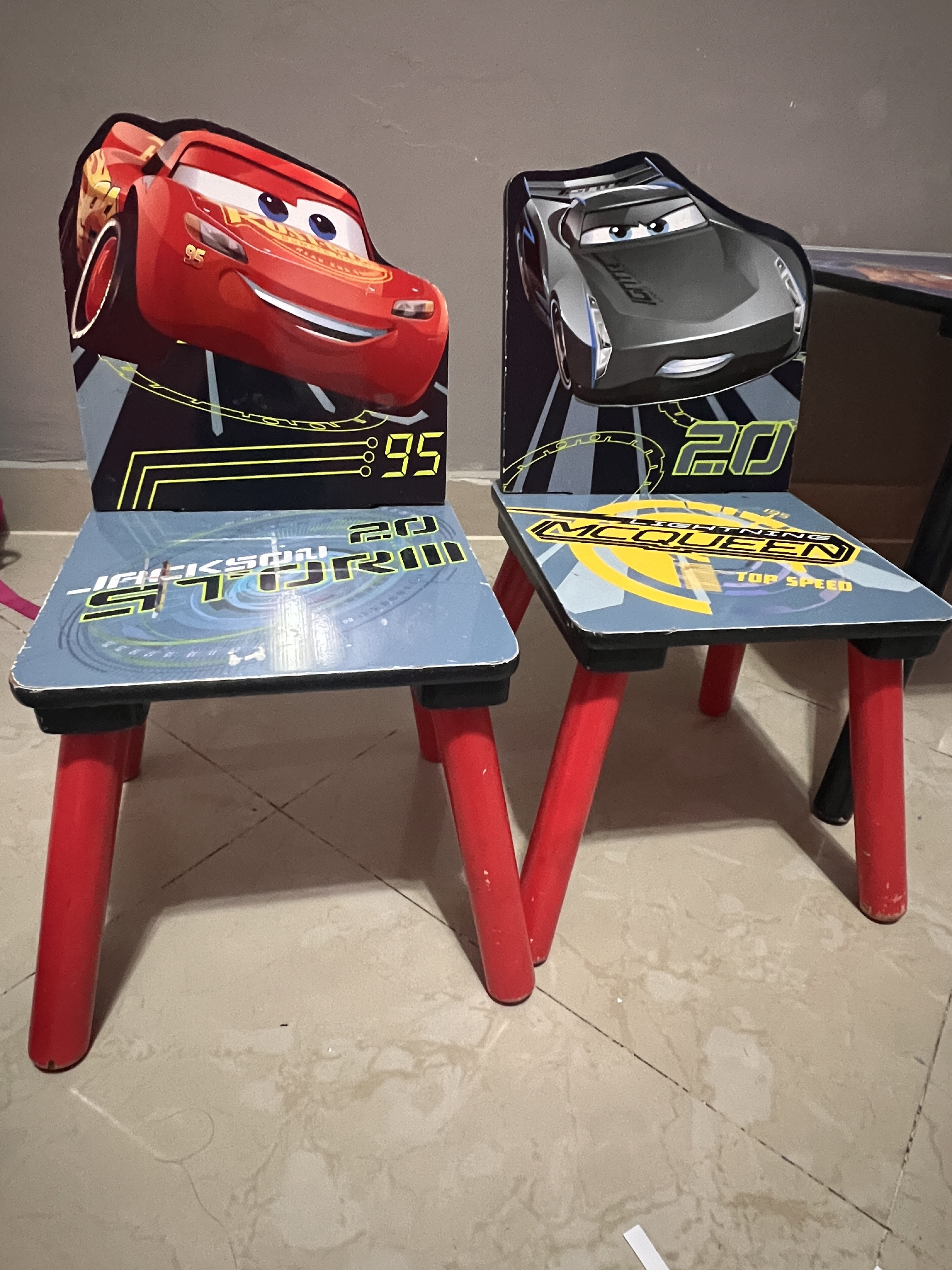 Kids table with 2 chairs - Image 2