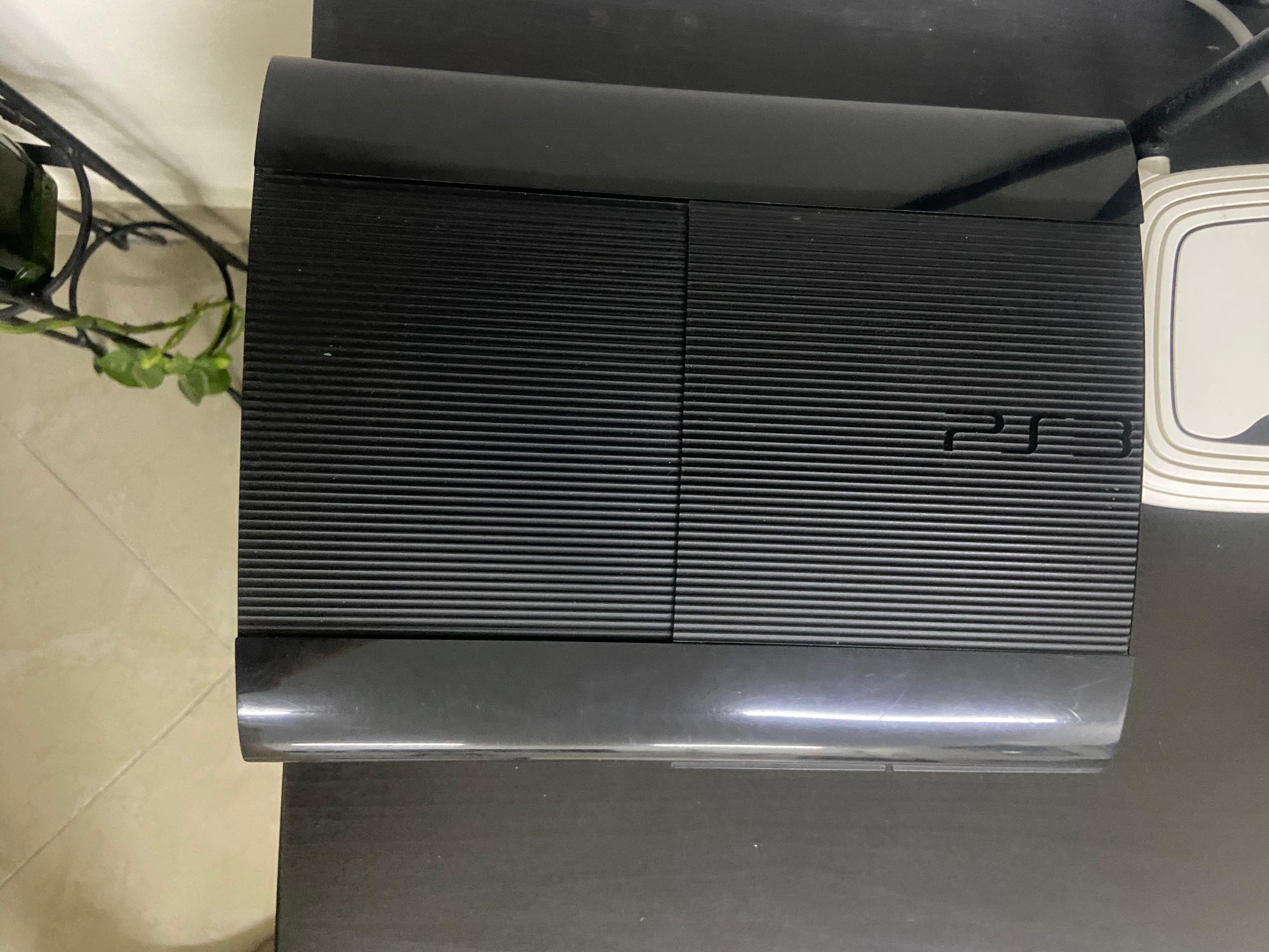 PlayStation 3 with 2 joystick n 12 games - Image 3