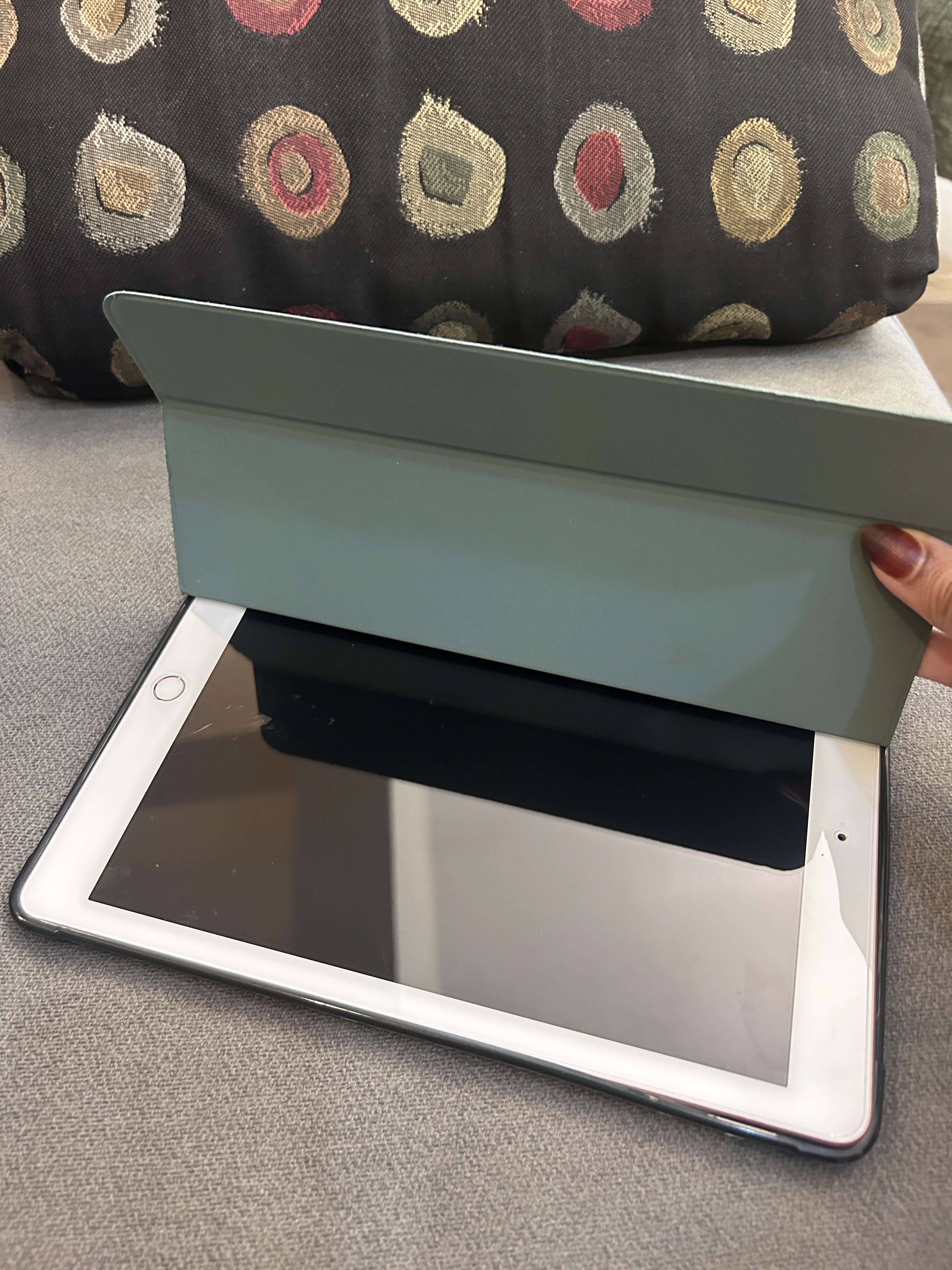 Ipad air - 6th gen - excellent condition - with original apple pen - Image 3