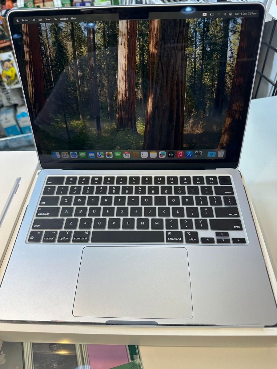 Mackbook air m4 13inch 256gb - Image 3