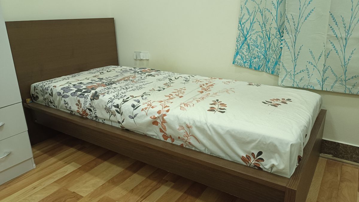 Good and neat wood cot and mattress - Image 3