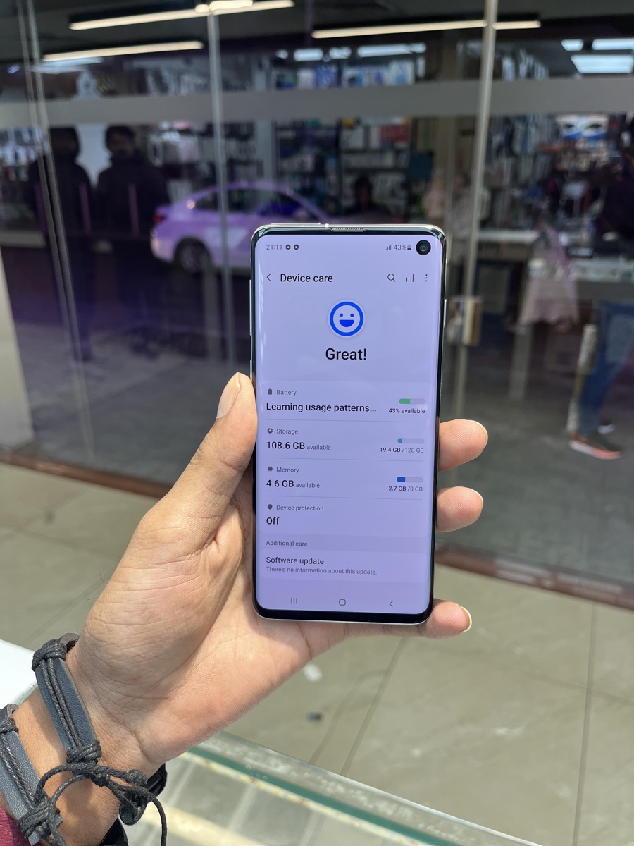 Samsung S10 - Image 2