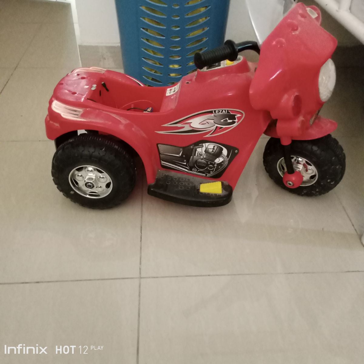 Two bicycle for sale with one scooter for kids - Image 4