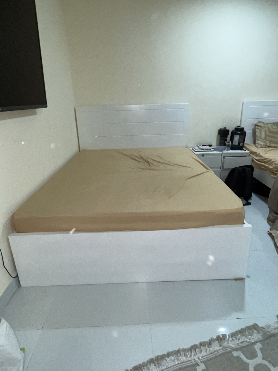 Bed - Image 1