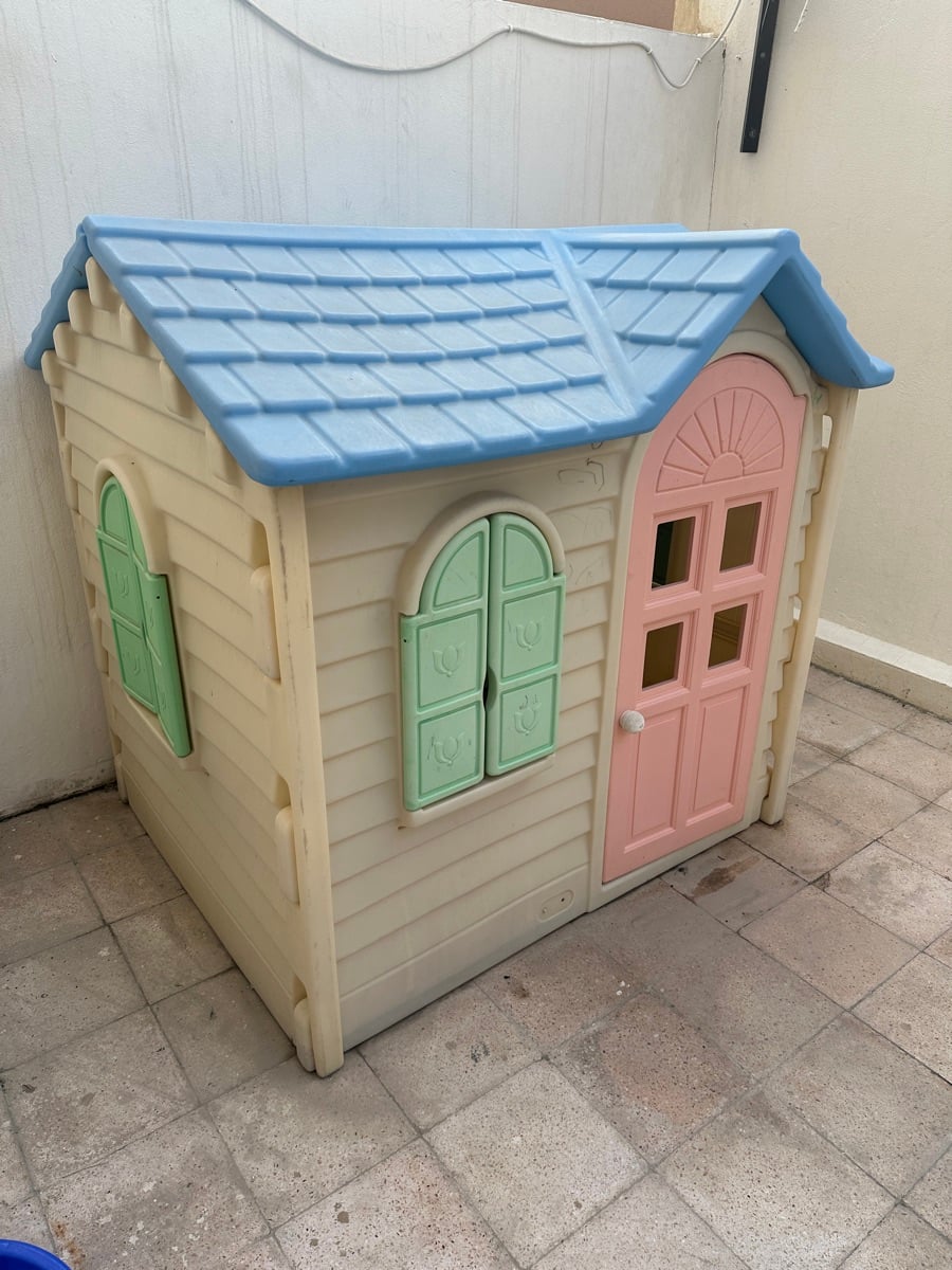 Kids play house - Image 2